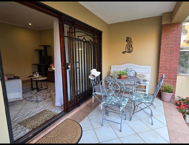 2 BEDROOM TOWNHOUSE FOR SALE IN BOARDWALK MEANDER